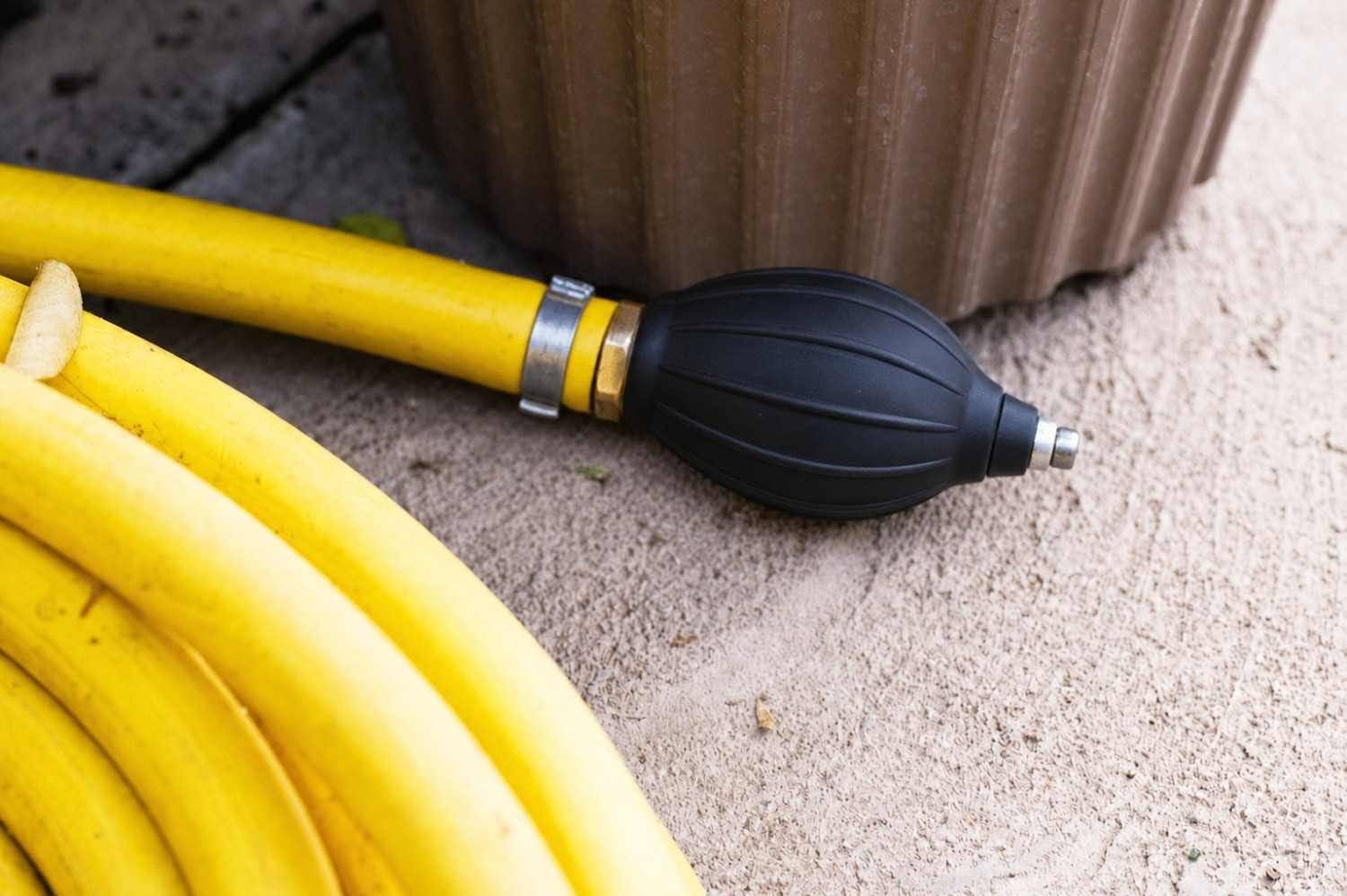 Drain cleaning bladder tool used to clear clogs connected to a garden hose